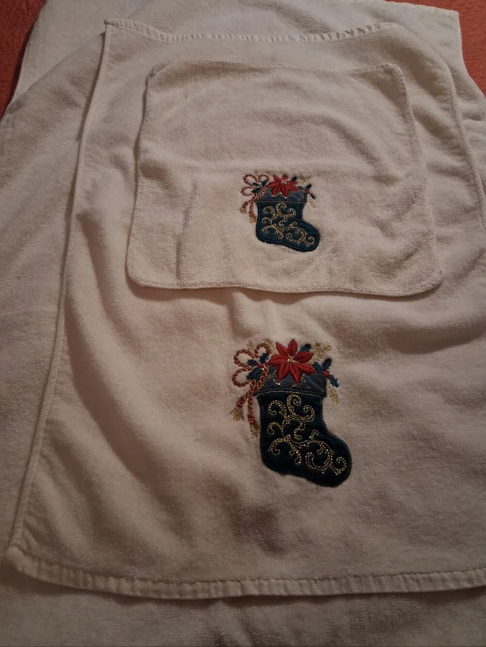 3pc White Christmas Stocking Bathroom Towel Set.